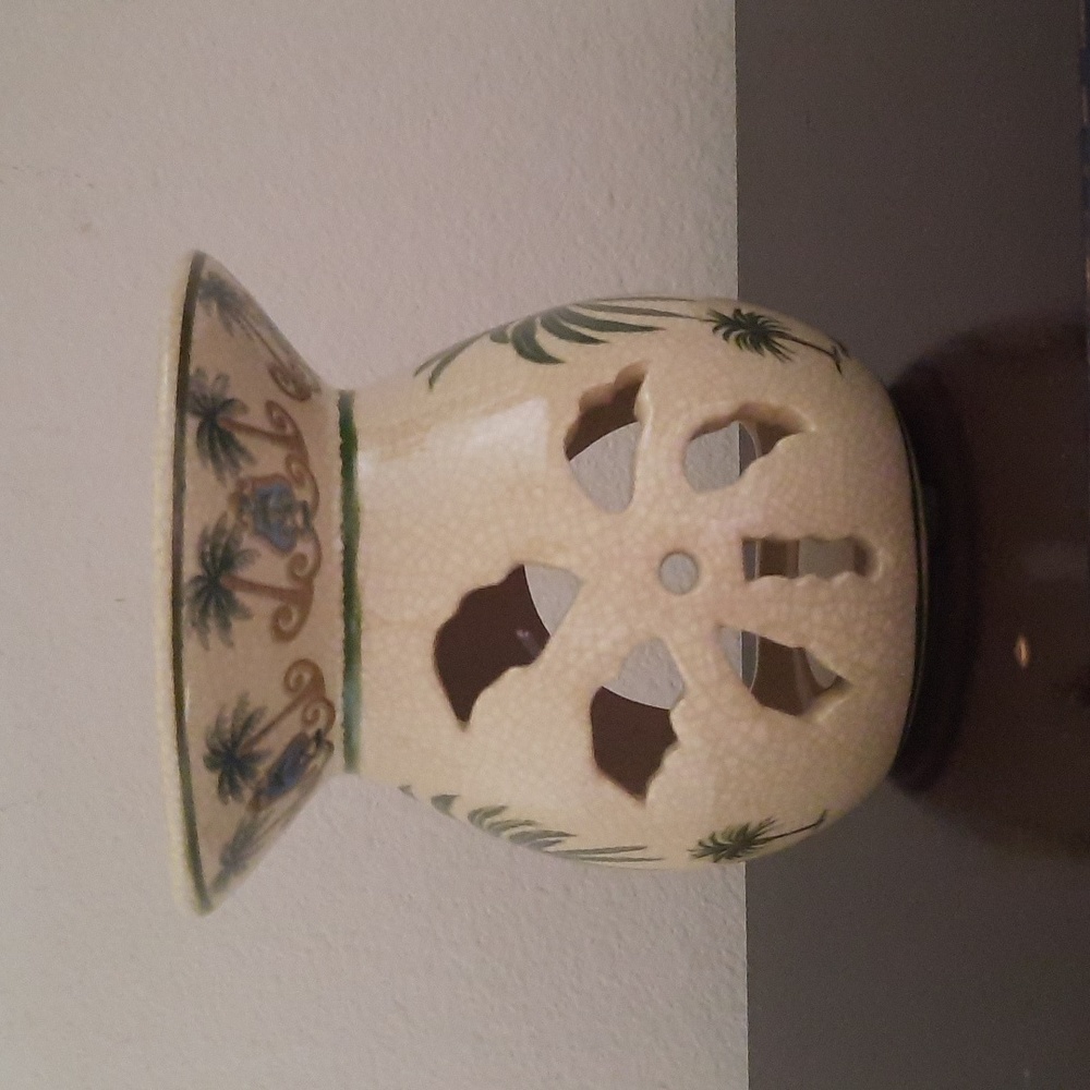 Tea light wax burner